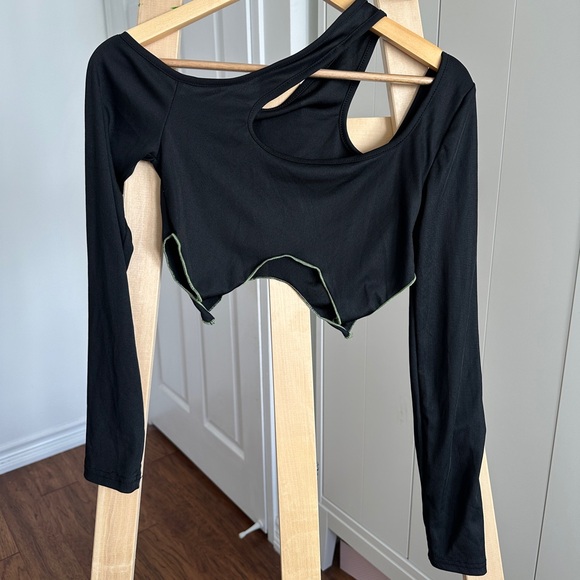 Mock Two Piece Asymmetric Cut-Out Long Sleeve Crop Top - Picture 6 of 7